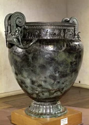Kráter, a Vix hercegnő sírjából (bronz) (lásd még 173539, 40863 és 175991)
